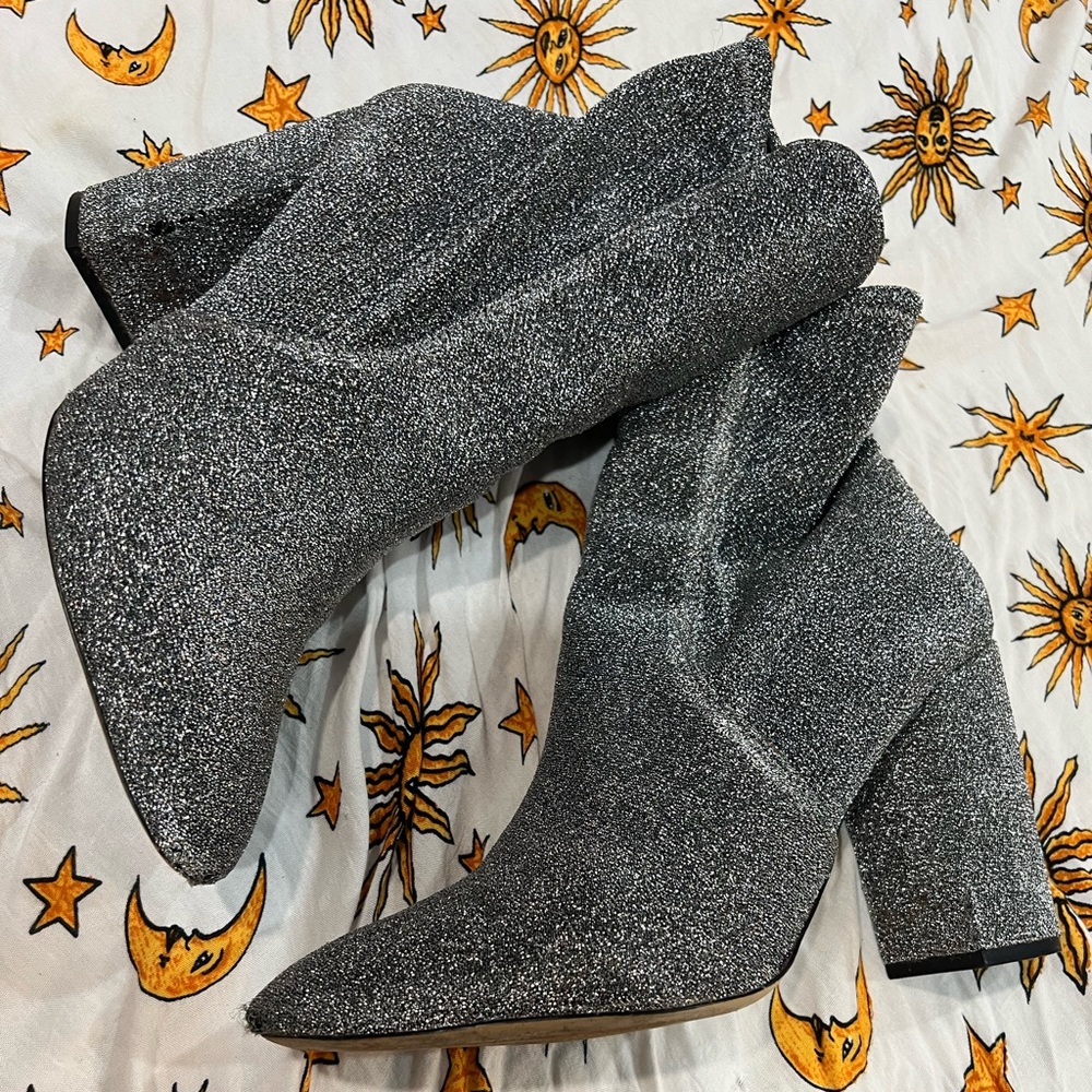 SILVER BOOTS - A BEYONCÉ VIBE